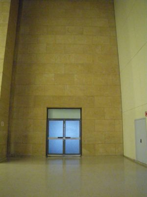 Tür auf Galerie der Haupthalle