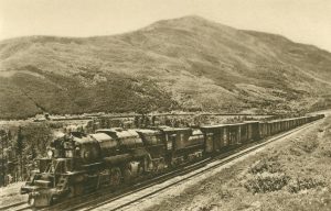 Kurve der Great Northern Pacific Bahn im Felsengebirge, Montana