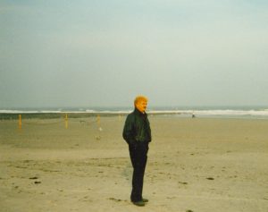 Mann am Strand